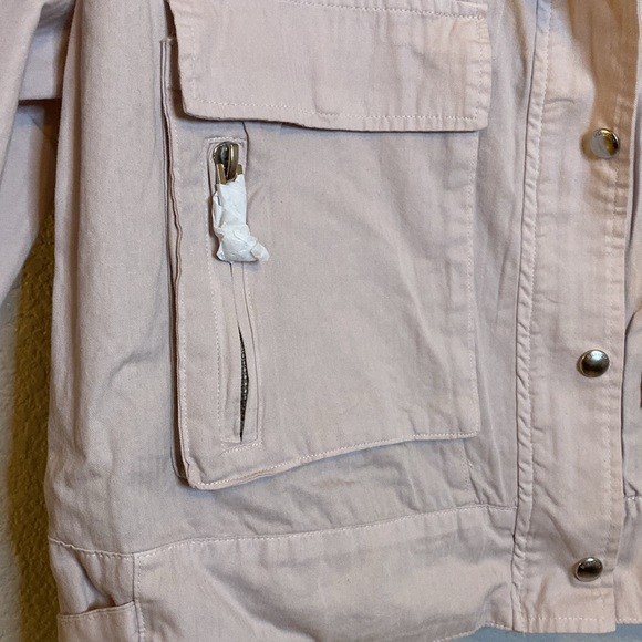 Blank NYC
Size Large
CHASIN YOU JACKET
Lilac high collar cargo jacket - Picture 4 of 14